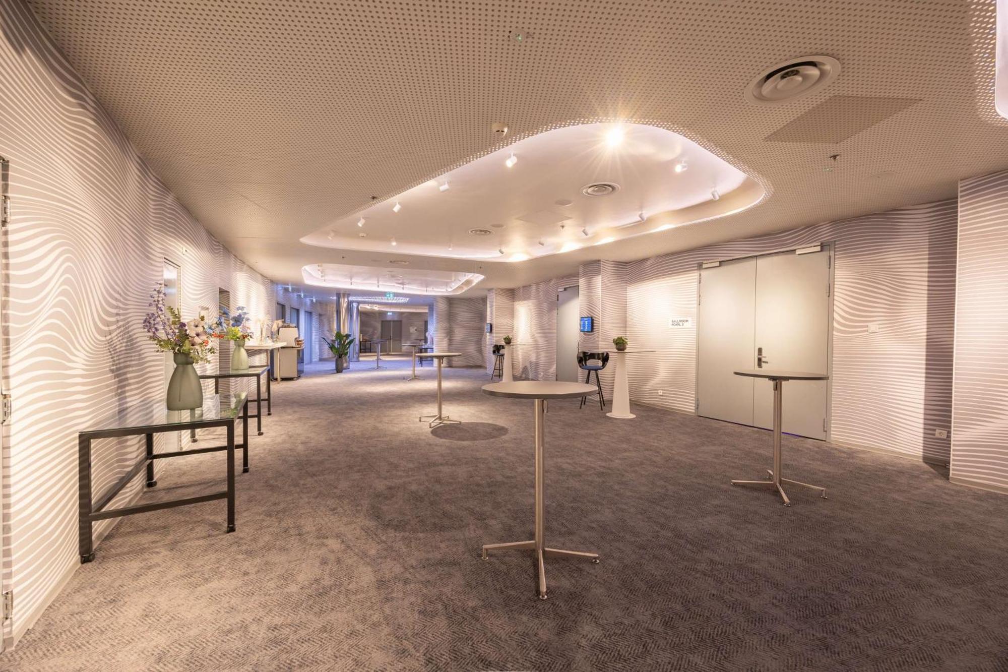 Park Inn By Radisson Amsterdam City West Exterior foto The meeting room of the hotel
