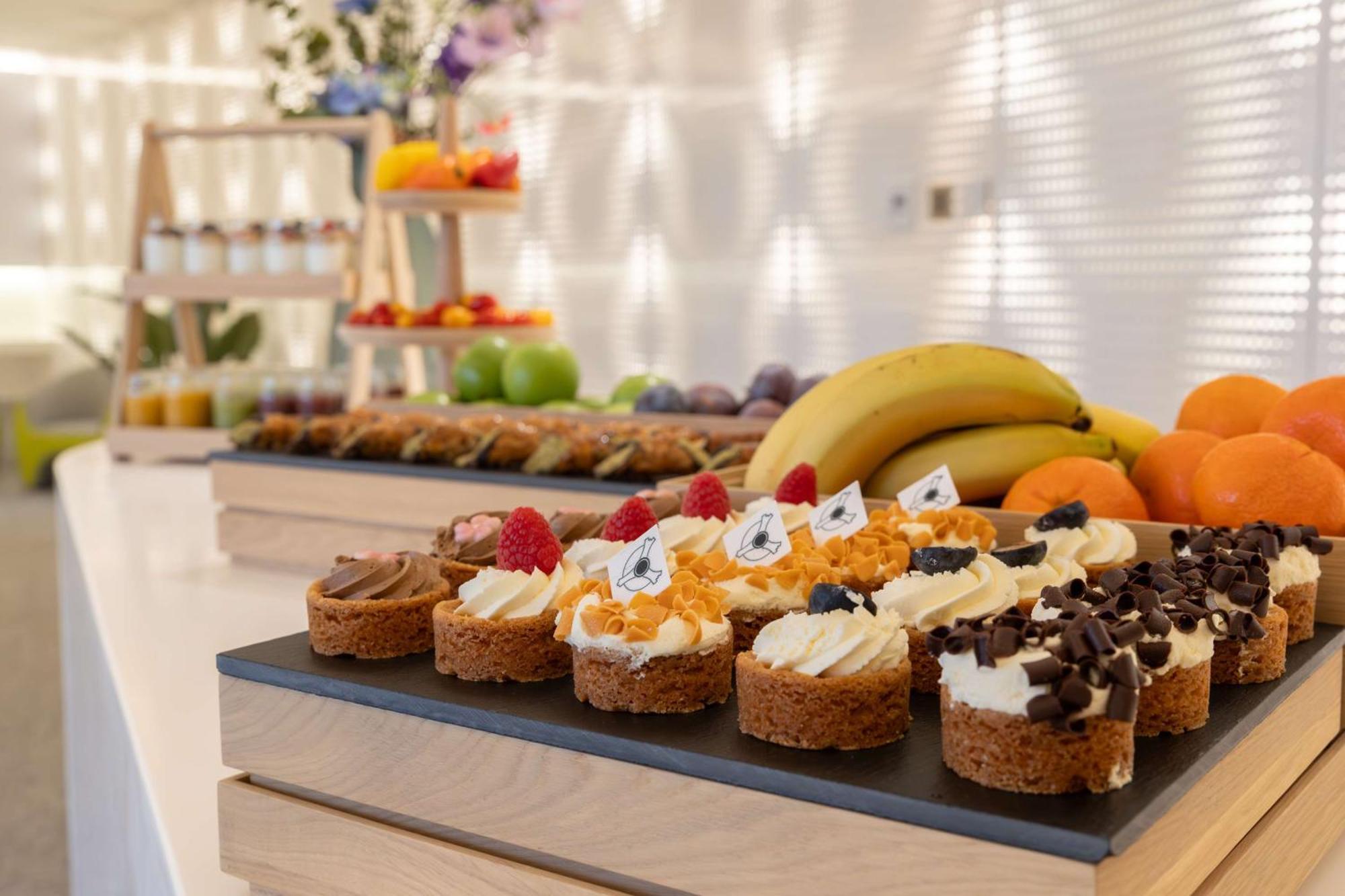 Park Inn By Radisson Amsterdam City West Exterior foto Breakfast buffet